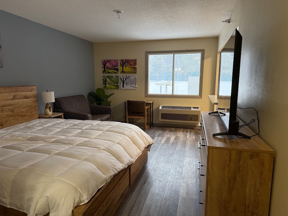 Lake, King Bed, Patio, Kitchen