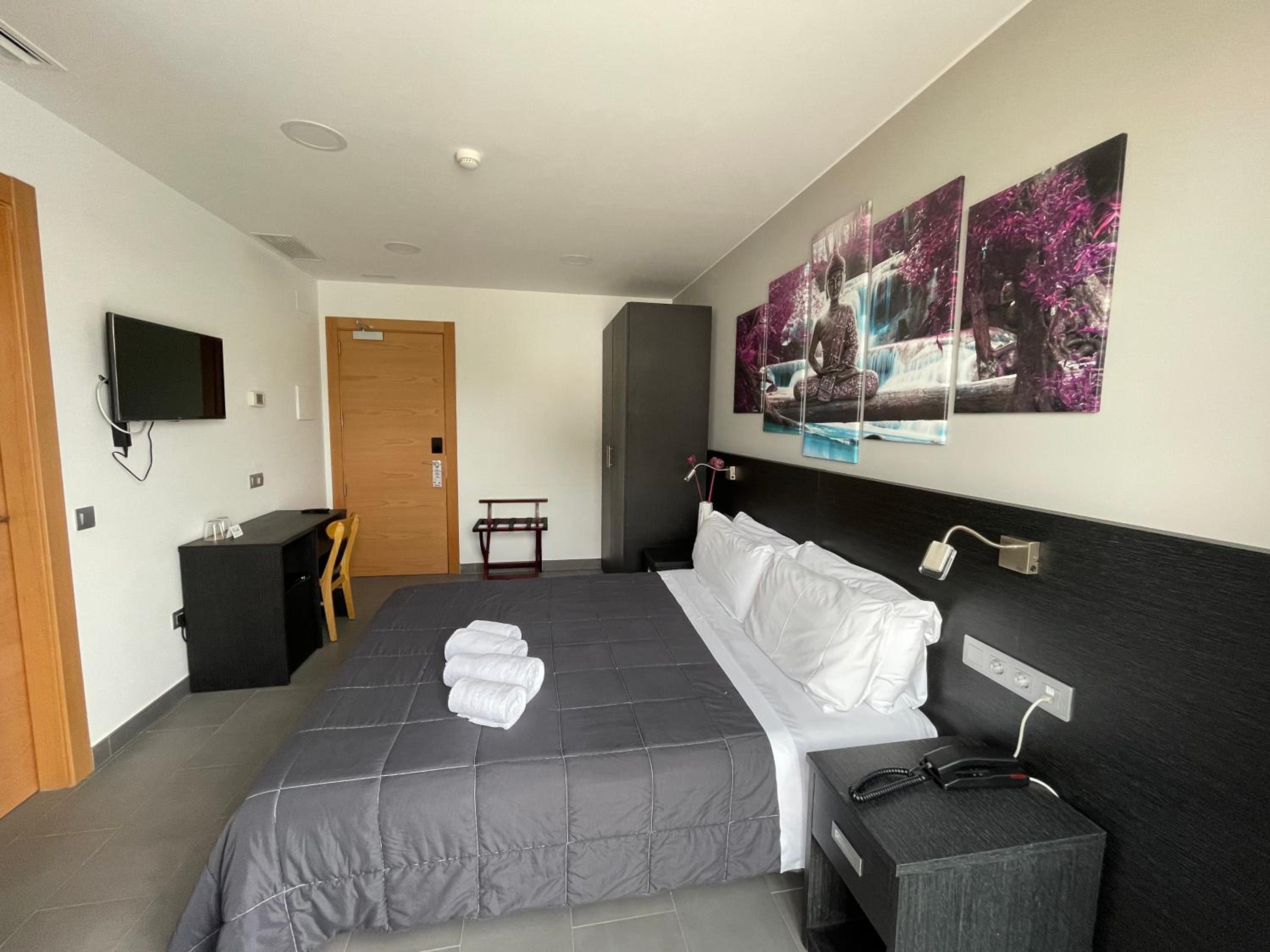 6 Bis HOTEL 25/58