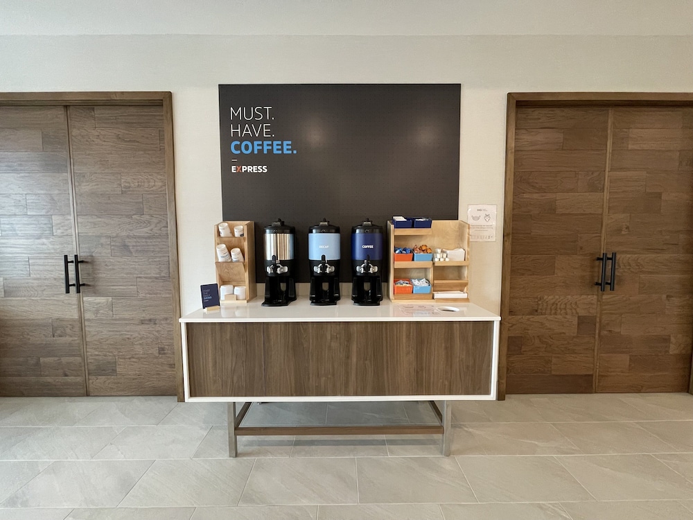 Holiday Inn Express & Suites Ft. Smith Airport, an IHG Hotel 60/75