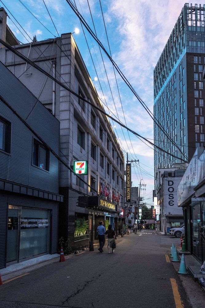 New Chonji Hotel 60/66