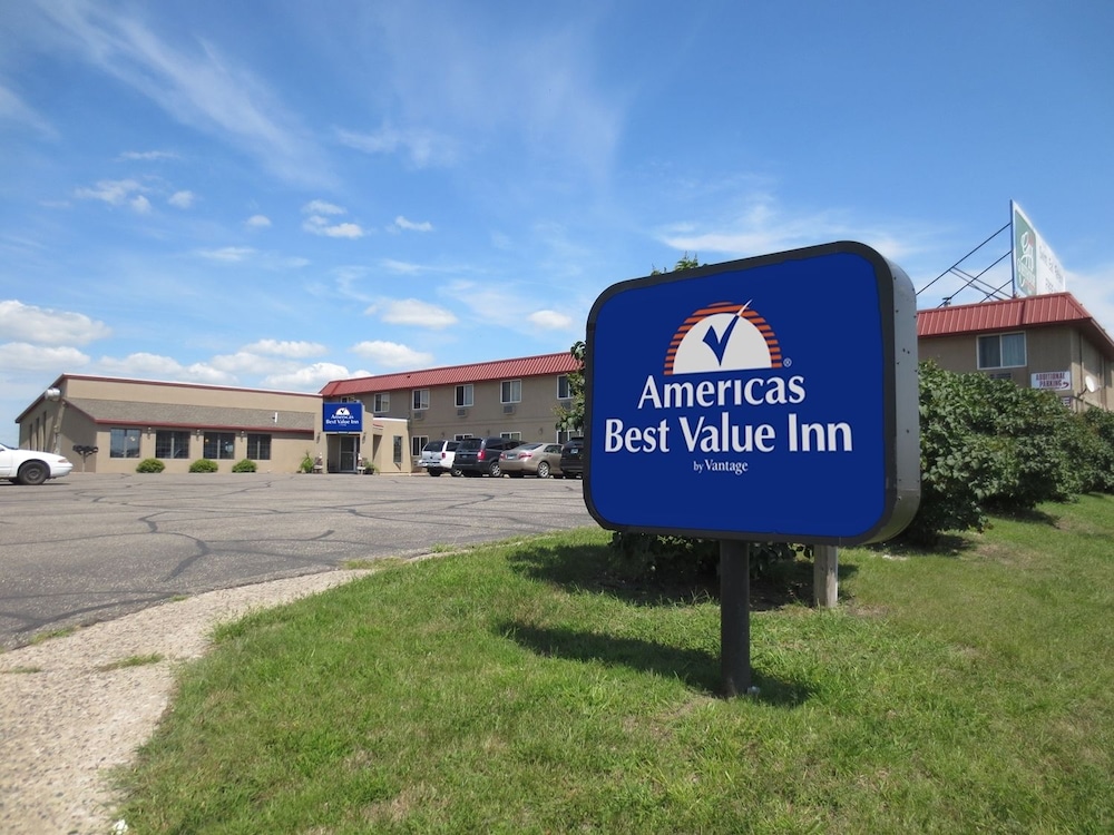 Sauk River Inn & Suites, a Travelodge by Wyndham 1/42
