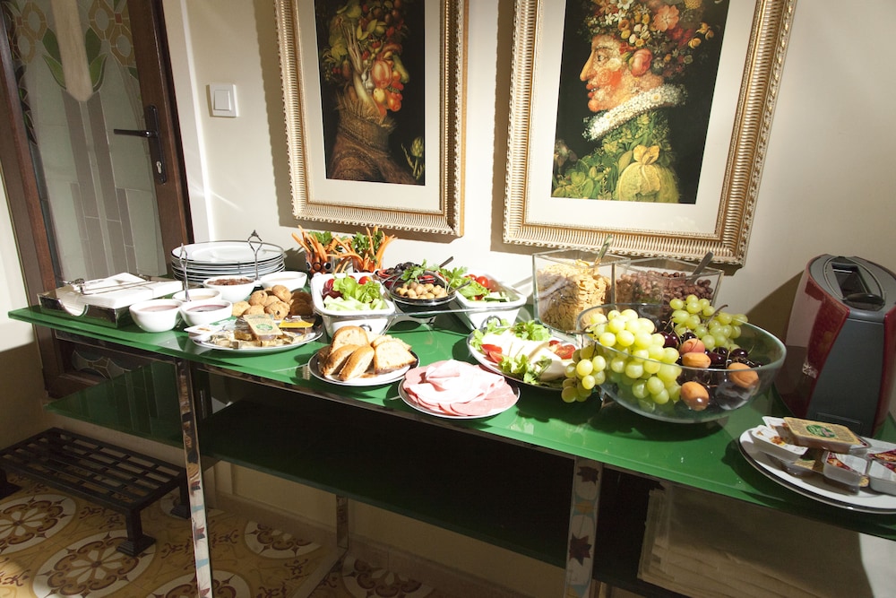 Villa Pera Suite Hotel 63/81