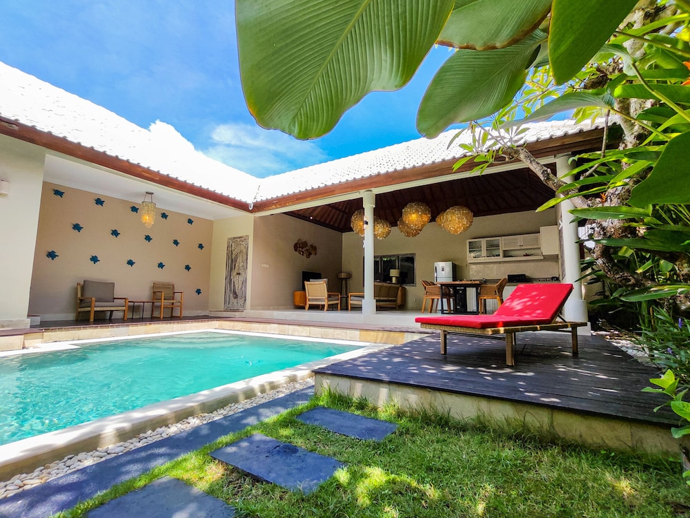 Seminyak Square Hotel 62/67