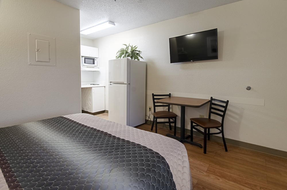 Suburban Studios Winston Salem-University Parkway 10/30