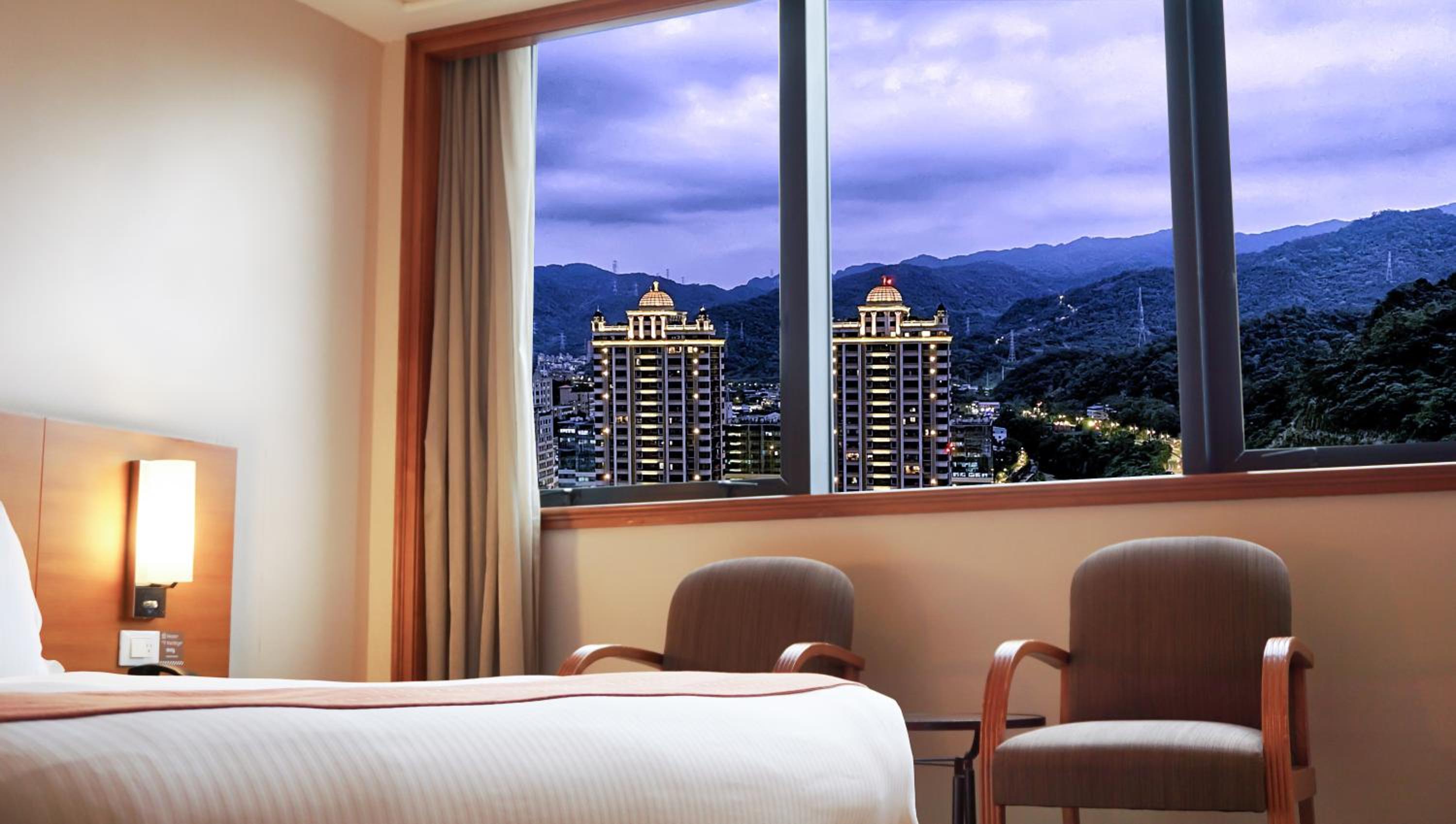 Exquisite, Twin Beds