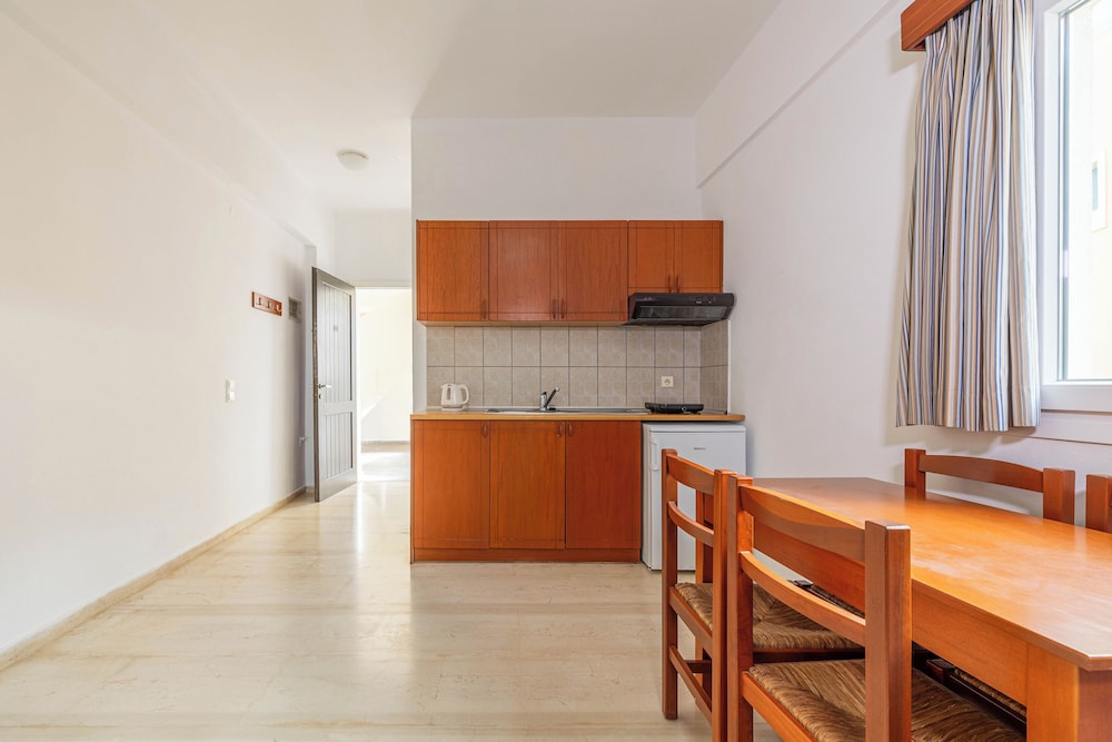 Niros Beach Apartments 13/58