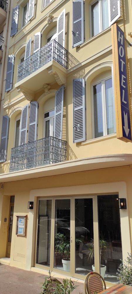 Nouvel Hotel 1/31