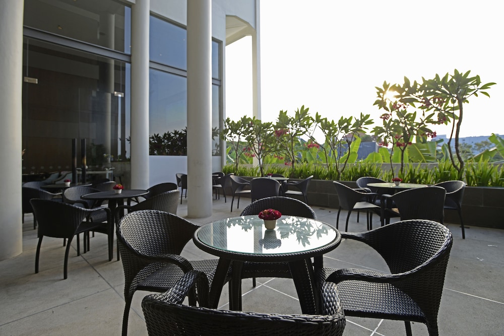 PREMIER PLACE HOTEL 47/61