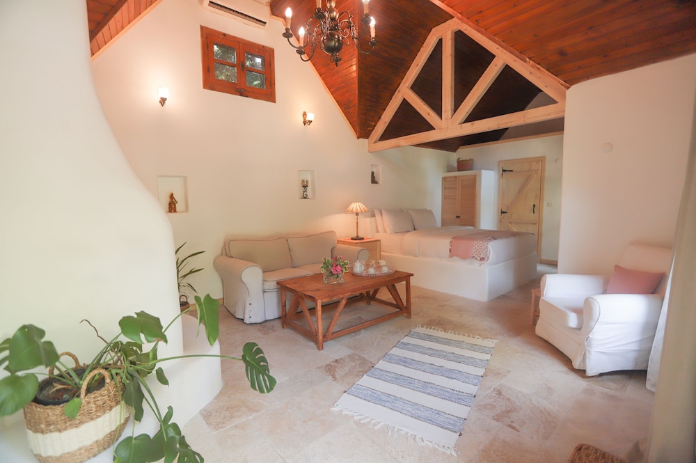 Tranquilla River Lodge - Adults Only 30/50