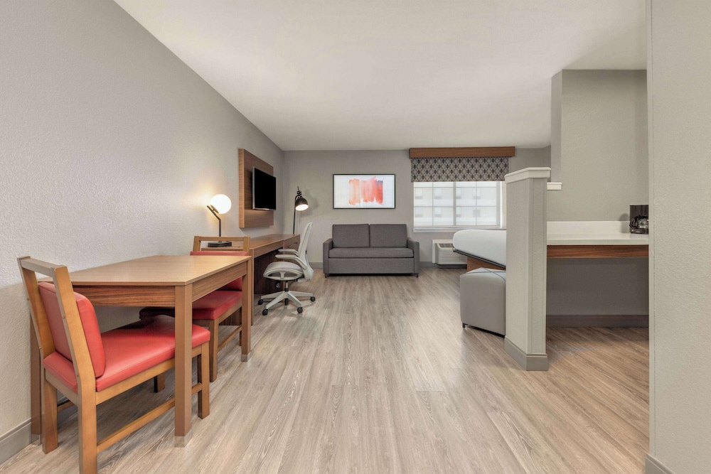 Hawthorn Extended Stay by Wyndham Bedford / Dallas 31/49