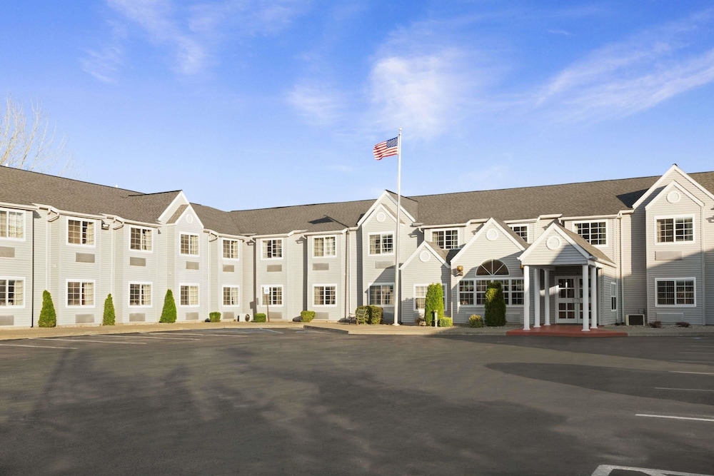 Microtel Inn Suites By Wyndham Albany Airport 40/49