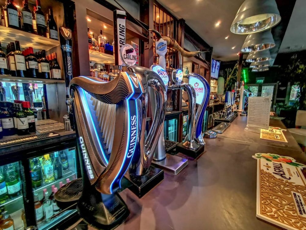 Ox Hotel Bar & Grill 40/67