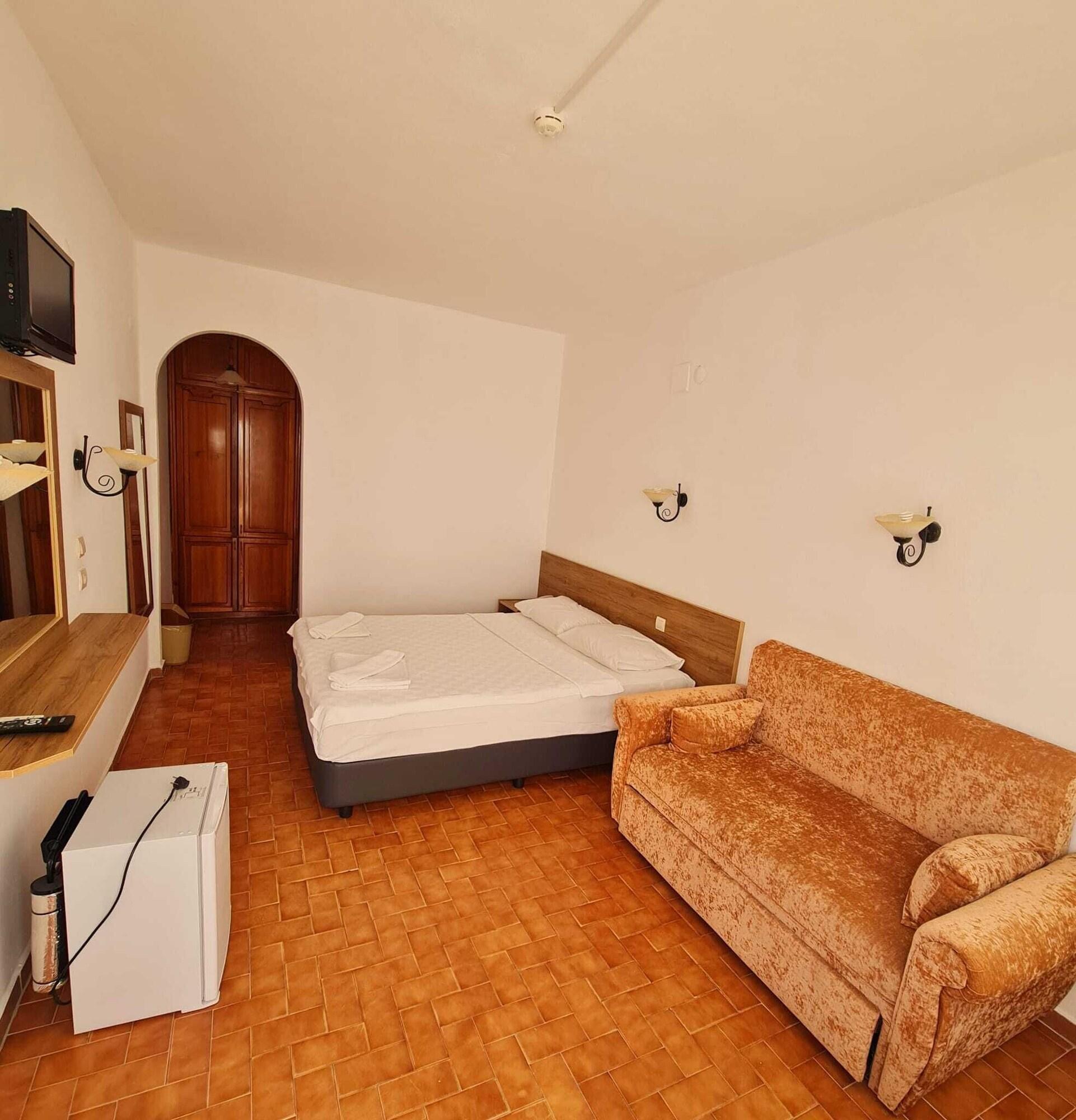 Inner, Twin Beds، Nagi Beach Hotel 2/2