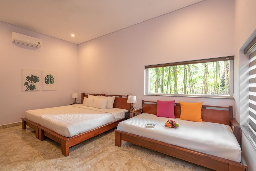 DELUXE, DOUBLE OR TWIN BED, GARDEN VIEW