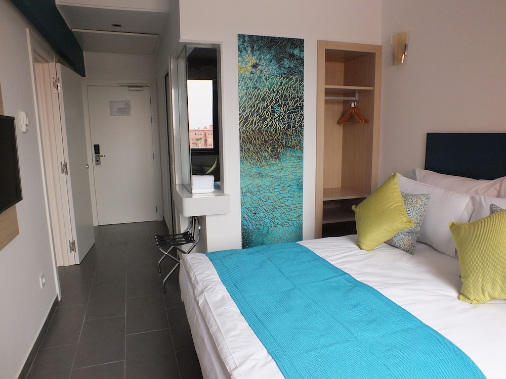DOUBLE ROOM