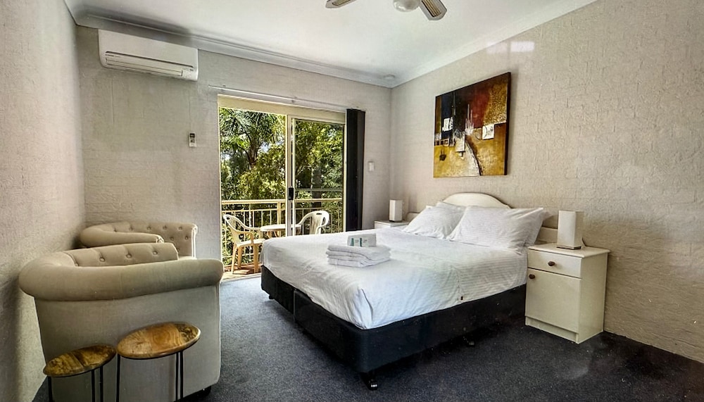 MOLLYMOOK PARADISE HAVEN MOTEL 11/39