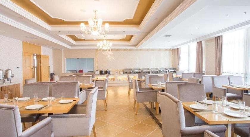 Vienna Hotel (Chengdu Xinfan Furniture City) 49/54