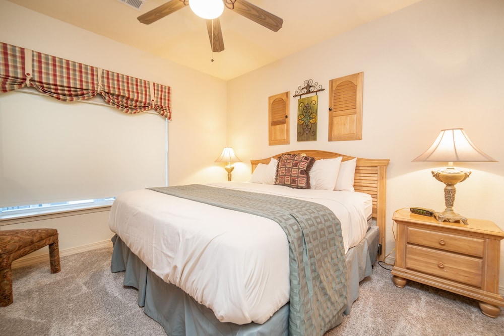3 BEDROOMS, CONDO, FAMILY, GOLF COURSE VIEW