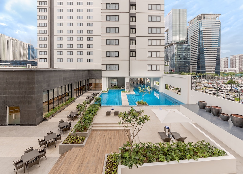 Seda Bonifacio Global City 3/48