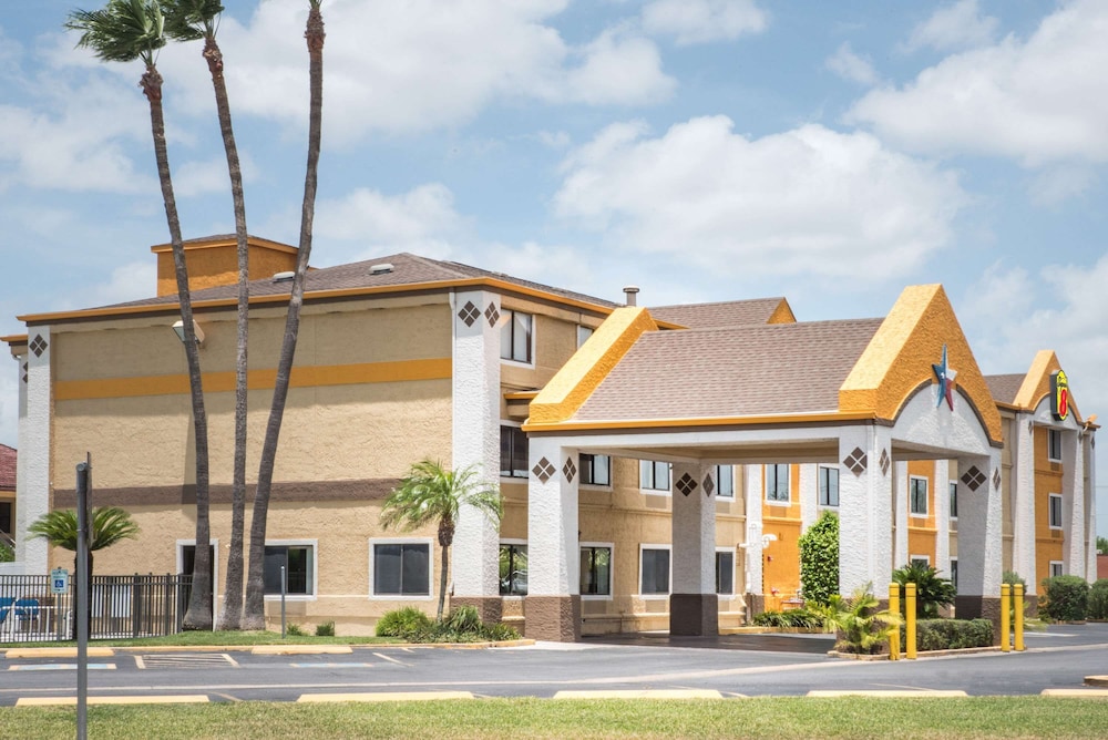 Super 8 by Wyndham Harlingen TX 3/33