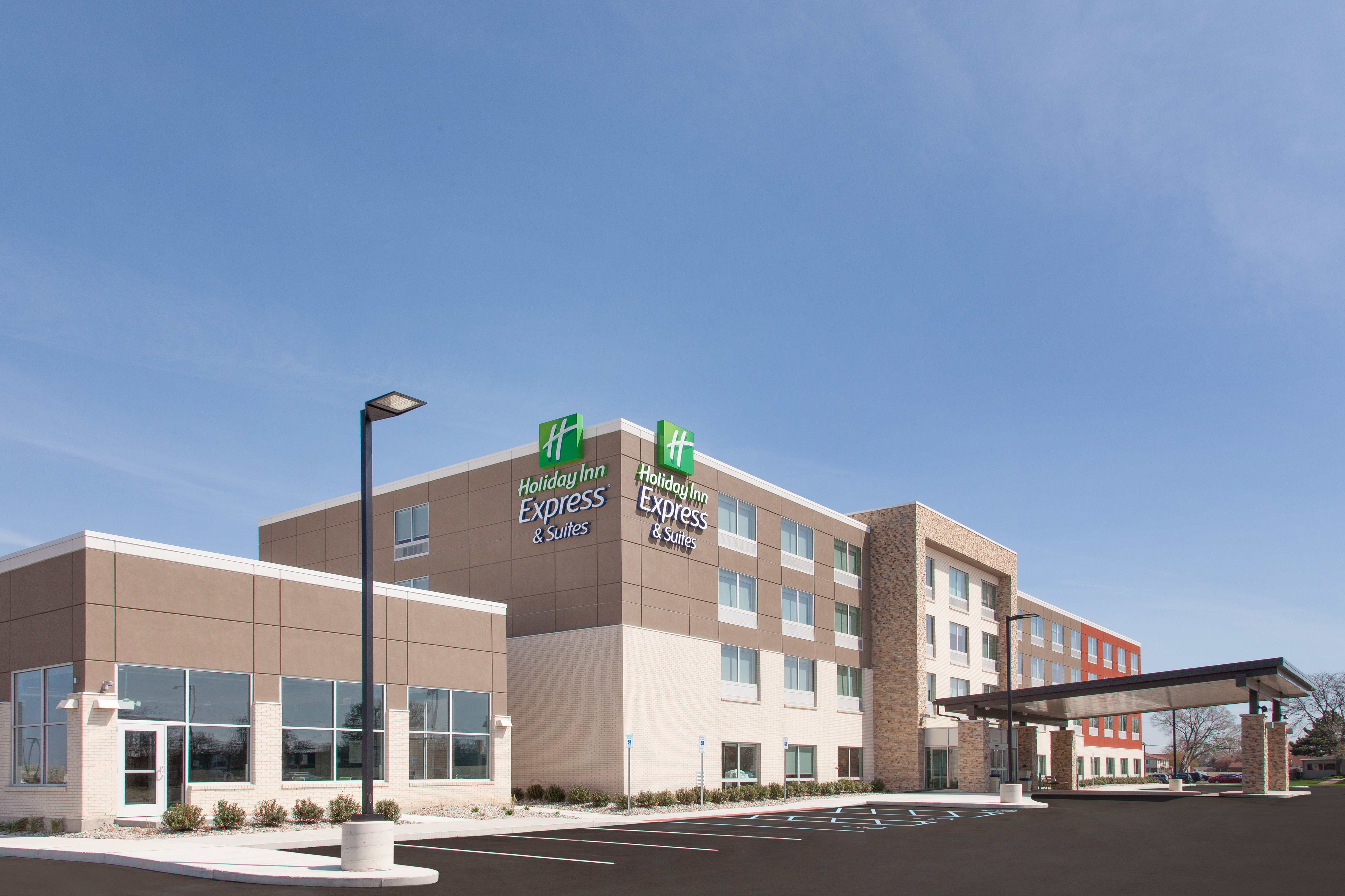 Holiday Inn Express and Suites Sterling Heights-Detroit Area 4/23