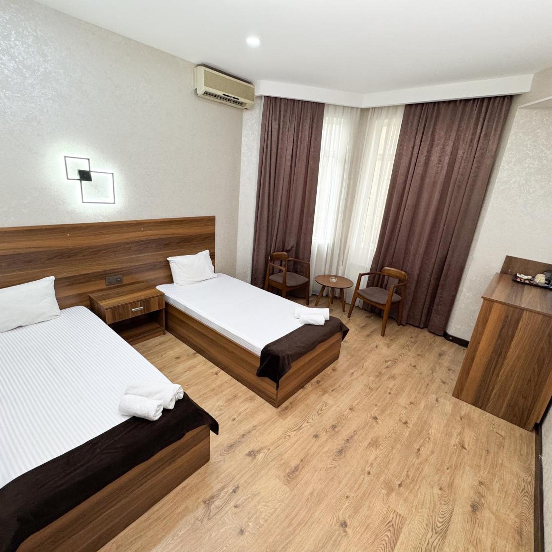 Consul Hotel 15/50