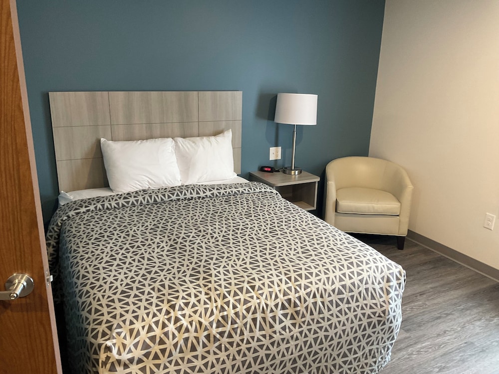 WoodSpring Suites Dearborn - Detroit 34/34
