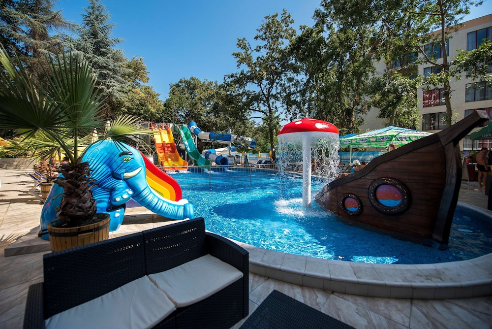 Prestige Deluxe Hotel Aquapark Club 66/76