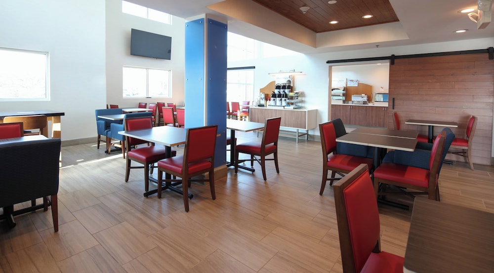 Holiday Inn Express Hotel Suites Cincinnati Se Newport 52/70