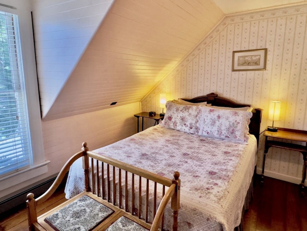 The Bidwell House 24/50