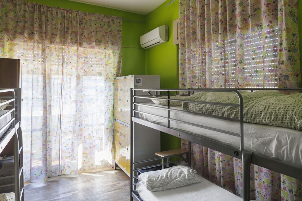 Hostel Of The Sun 18/66