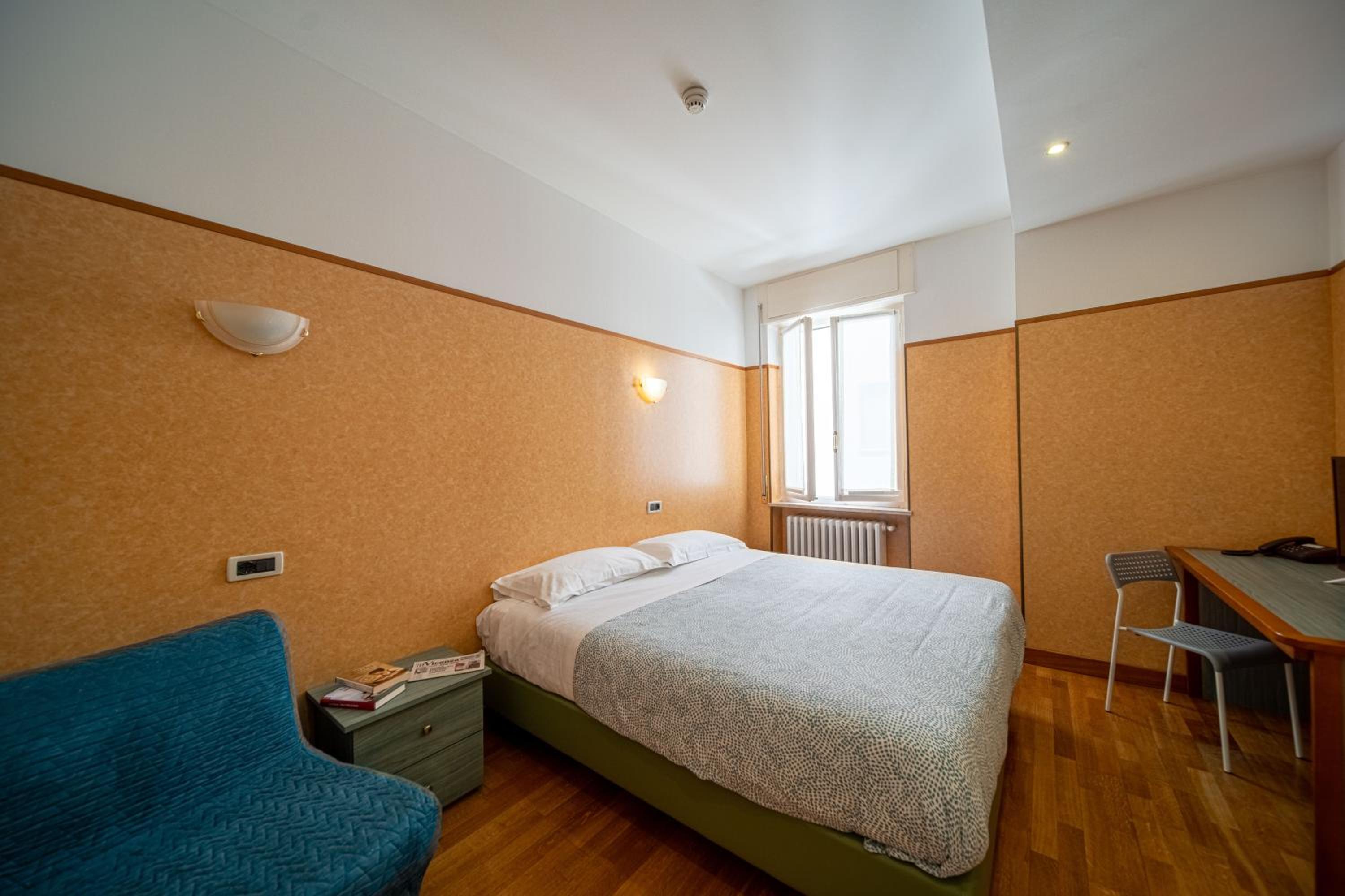 Hotel Mary 18/50