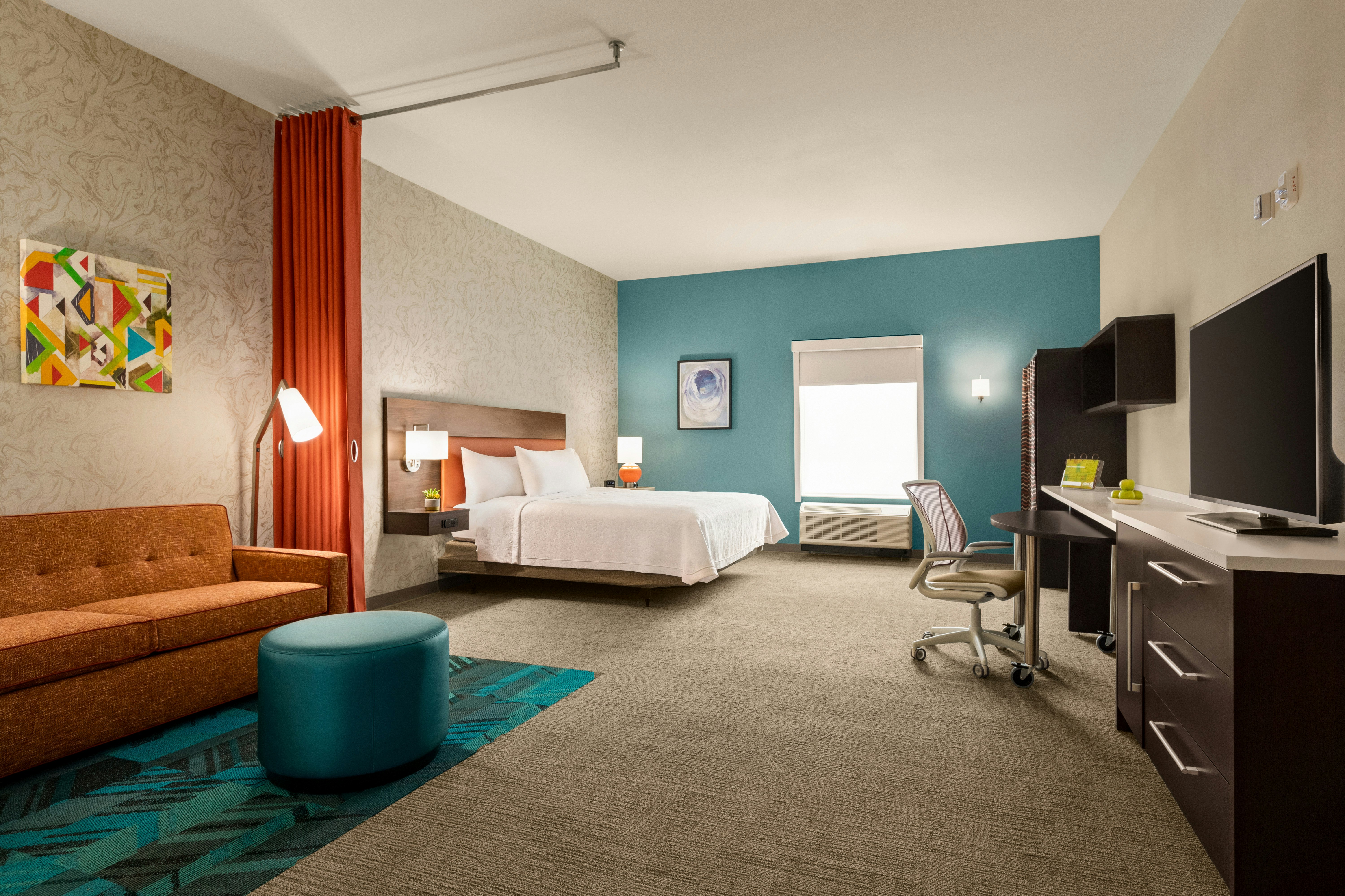STUDIO, KING BED, ACCESSIBLE
