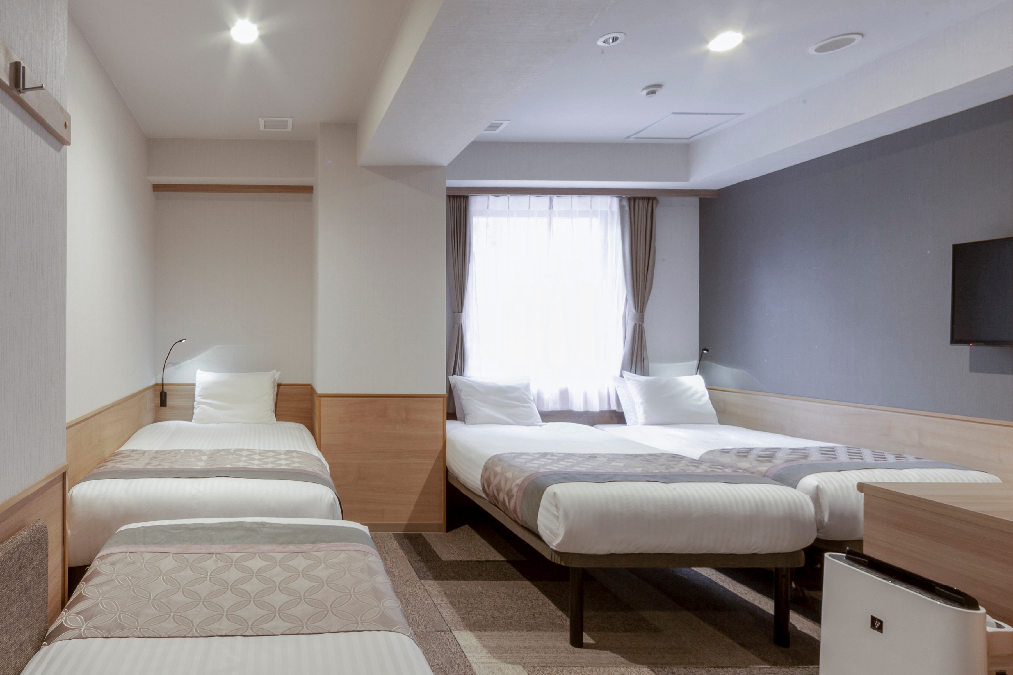 ROOM, QUADRUPLE