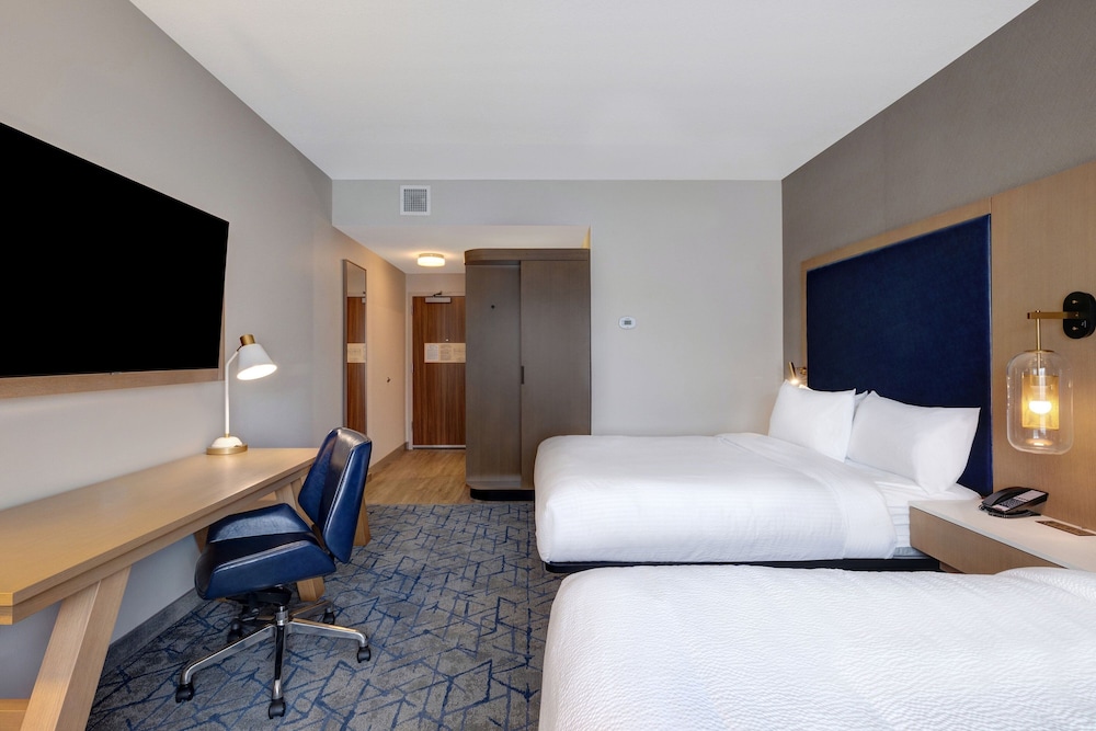 Fairfield Inn & Suites Minneapolis Downtown 8/28