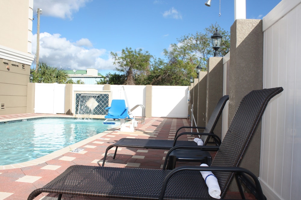Country Inn and Suites by Radisson Tampa Airport North FL 9/48