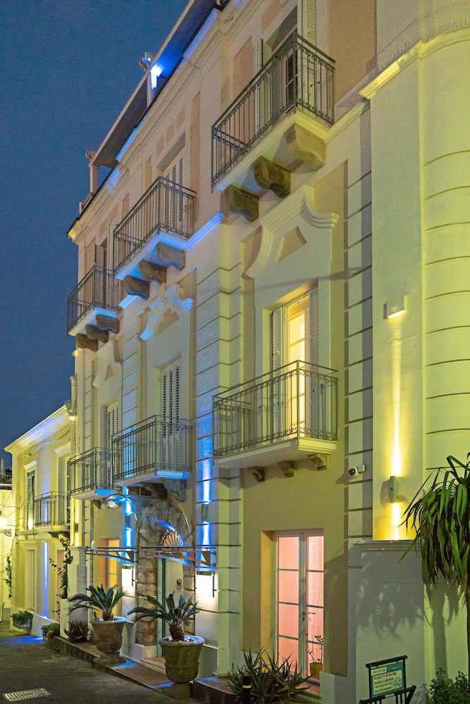 Piccolo Grand Hotel 4/43