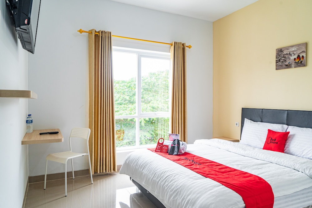 RedDoorz Plus near Teras Kota 3 9/18