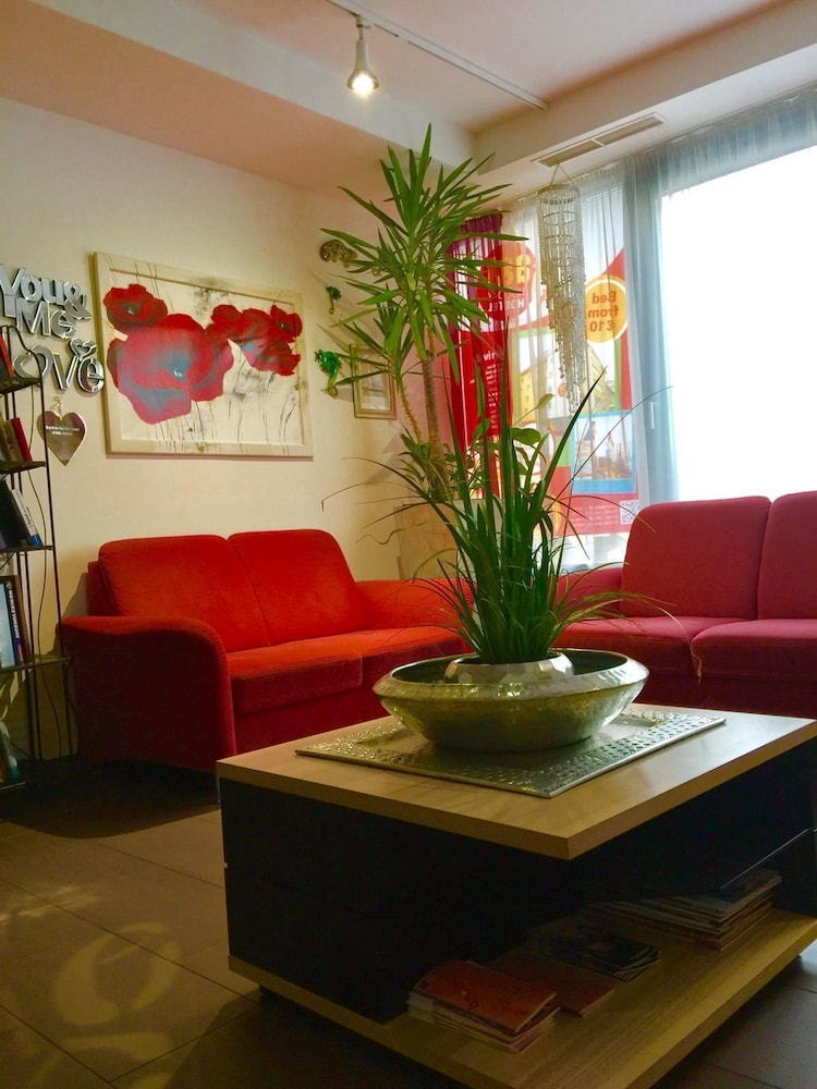 A T Holiday Hostel Wien 47/77