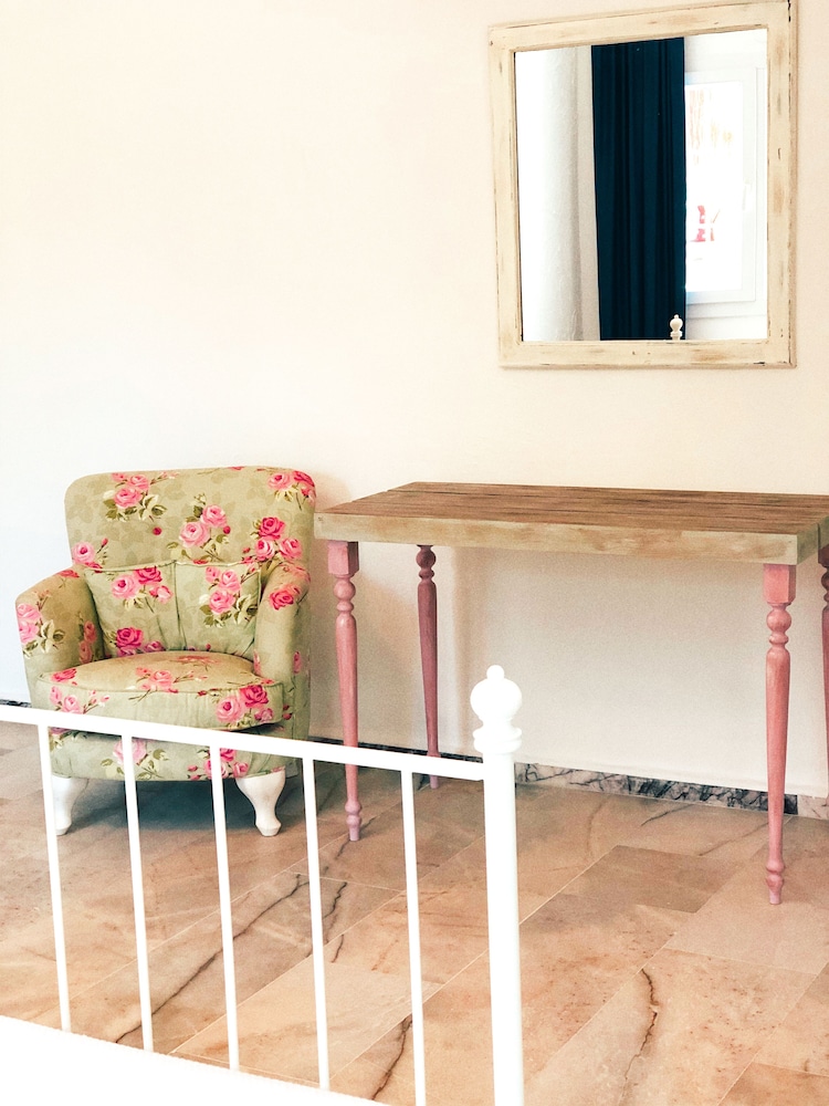 Temucin Hotel 2/34