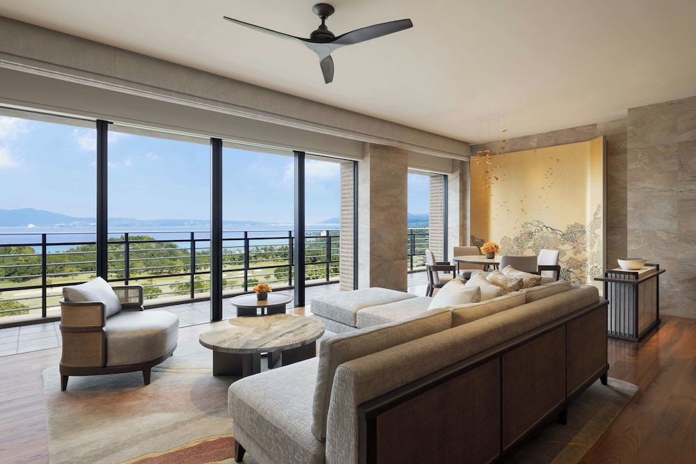 جناح رئاسي بسريرين مزدوجين بإطلالة على البحر، The Ritz Carlton Okinawa 3/8