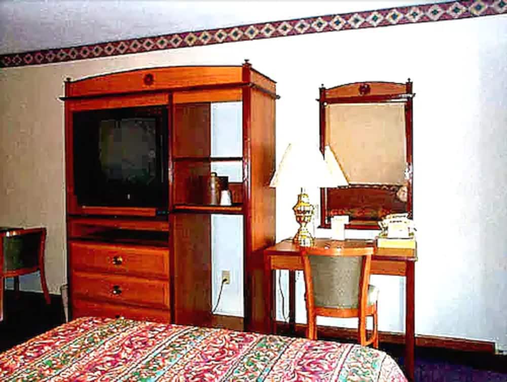 Wesley Inn & Suites 6/11