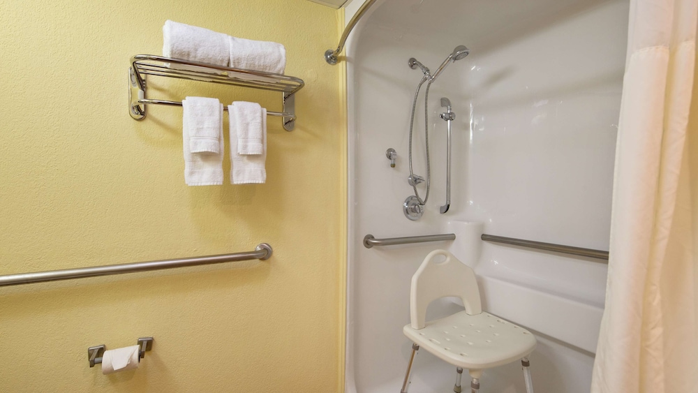 Best Western Ocean Sands Beach Resort 8/35
