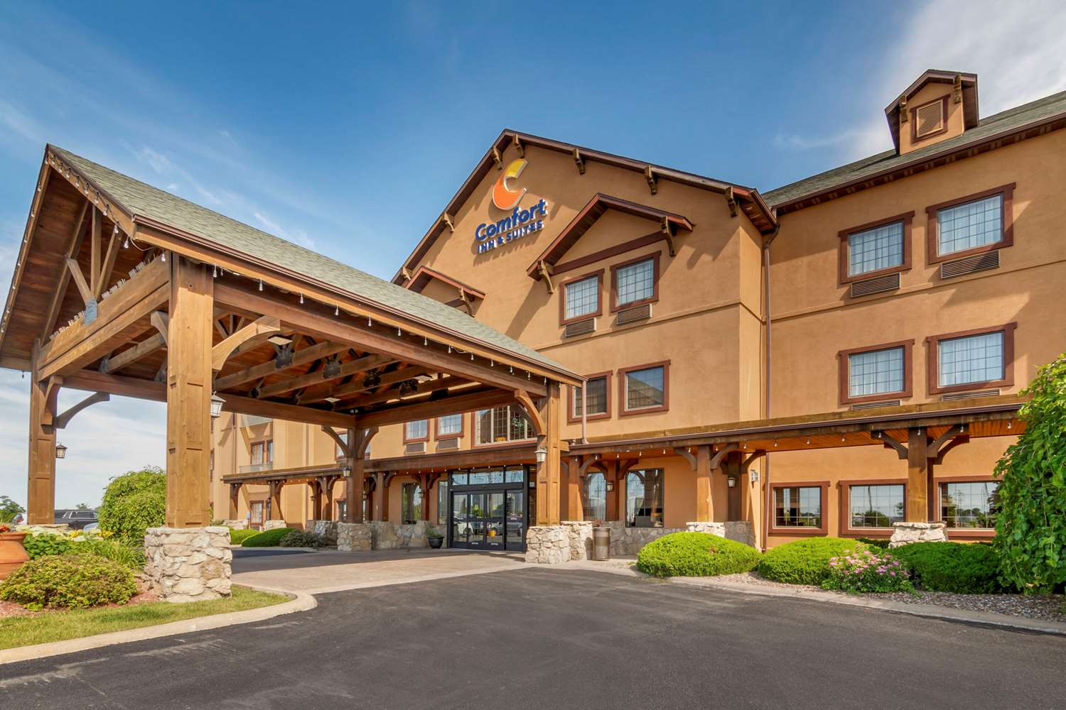 Comfort Inn & Suites Macon, MO 2/17