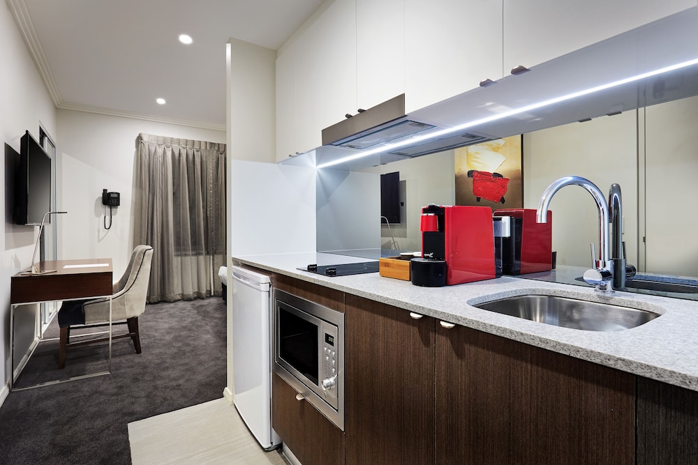 Attika Hotel 35/38