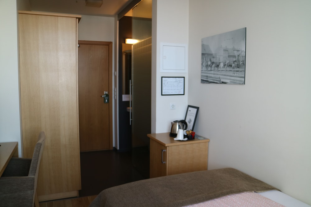 Arctic Comfort Hotel 7/50