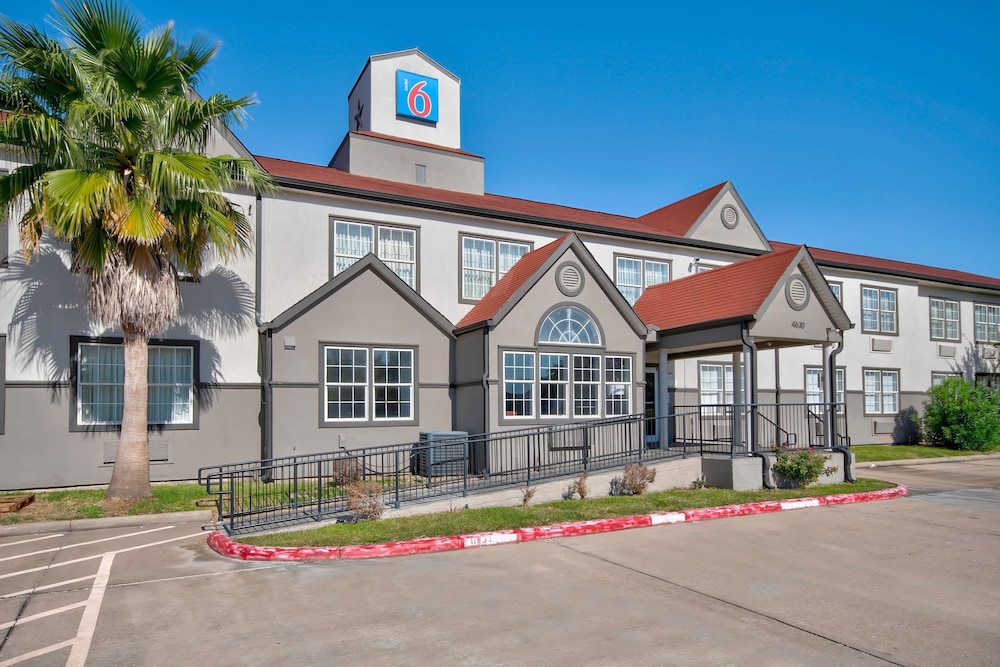 Motel6 Stafford, TX – SW Houston - Sugarland photo3