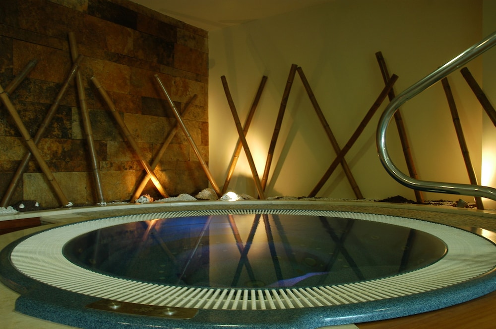 Hospes Palacio de Arenales Spa 40/68