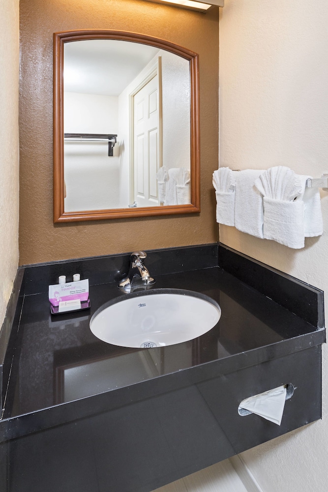 Fairfield Inn Suites Atlanta Perimeter Center 12/24