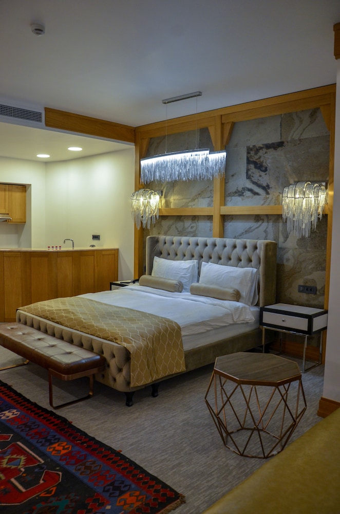 Shirvanshah Hotel 13/70